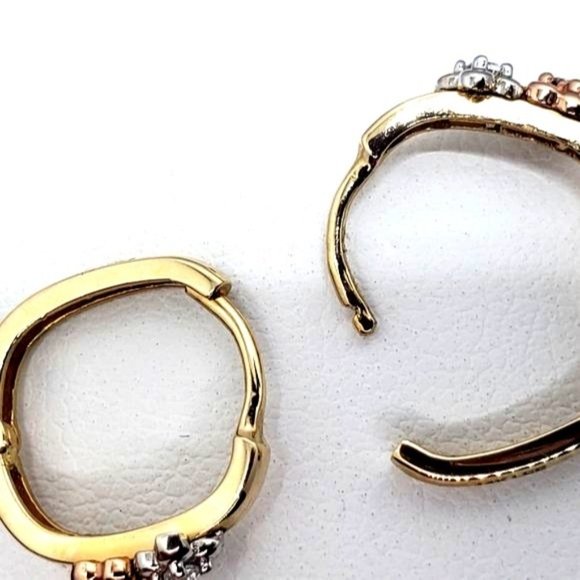 14K 3C 4mm Flower CZ Huggies Earrings - Picture 7 of 9